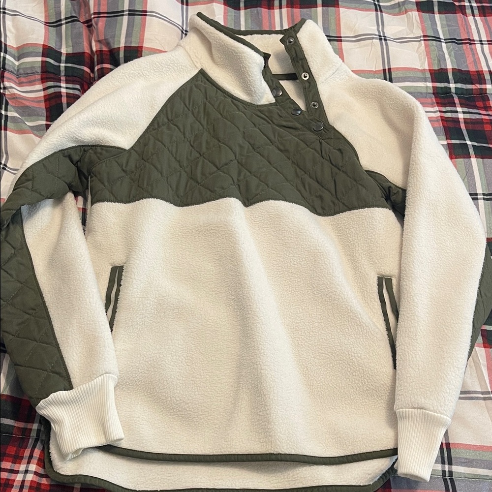 Abercrombie & Fitch Olive and Cream Pullover